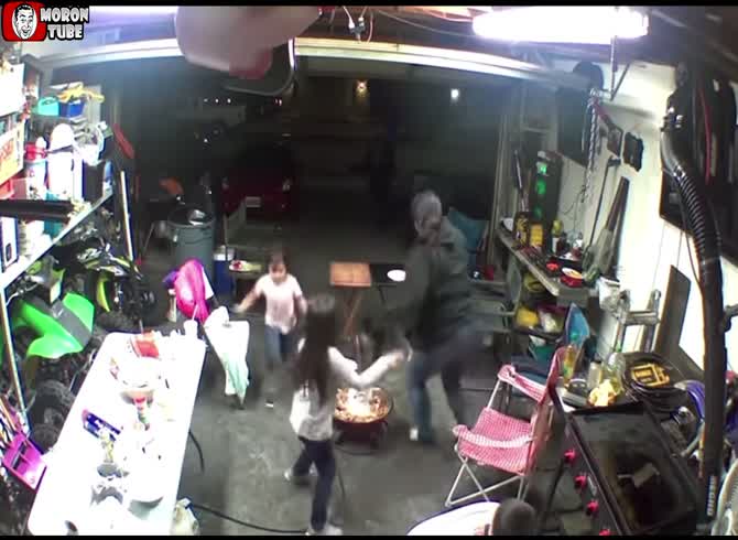 Video :A woman defends her kids as a heroin addict breaks into her garage